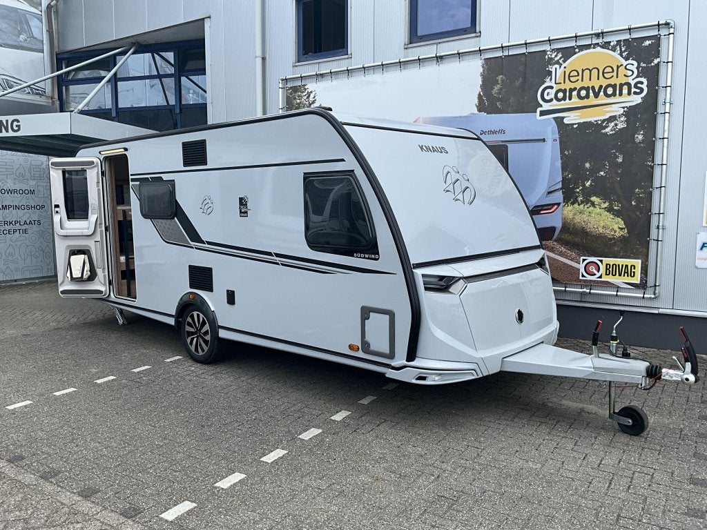 Knaus Sudwind Black Selection 540 FDK STAPELBED-GRATIS MOVER, Caravans en Kamperen, Schokbreker, Bedrijf, Treinzit, Dwars-stapelbed
