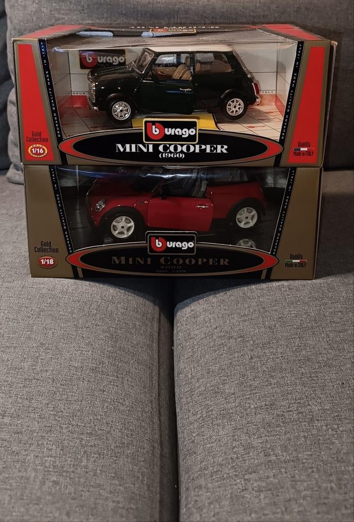 Twee Bburago Mini Cooper modelauto's, Ophalen of Verzenden