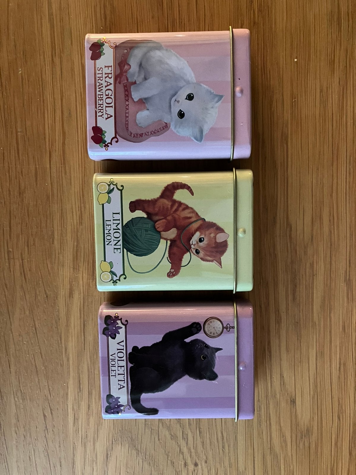 Kittens verzamelblikjes letterbak katten items, Ophalen of Verzenden, Gebruikt, Decoratie