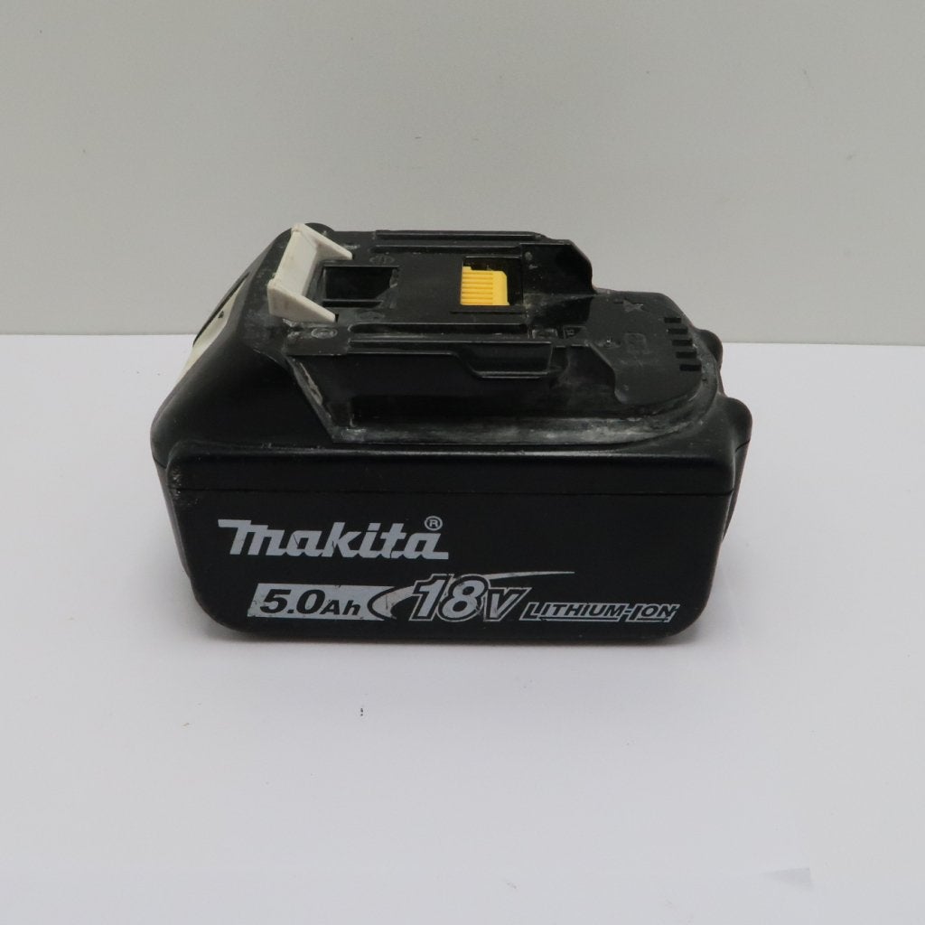 Makita 18V 5.0Ah Lithium ION Accu | Redelijke Staat, Makita, Zo goed als nieuw, Support@makita.com, Makita Corporation, 3-11-8, Sumiyoshi-cho, 
Anjo, Aichi 446-8502
Japan