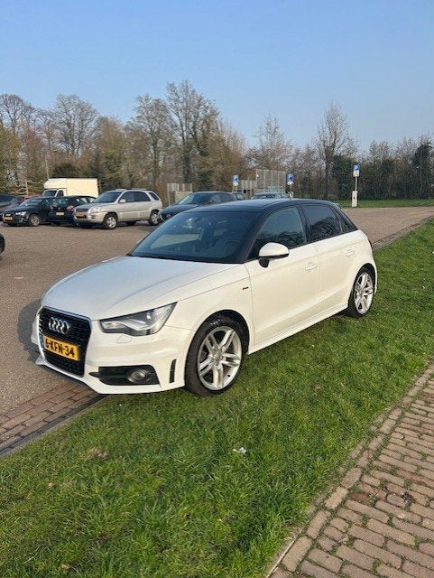 Audi A1 1.2 Tfsi 63KW SB 2013 Wit, Voorwielaandrijving, Zwart, 4 stoelen, Leder en Stof