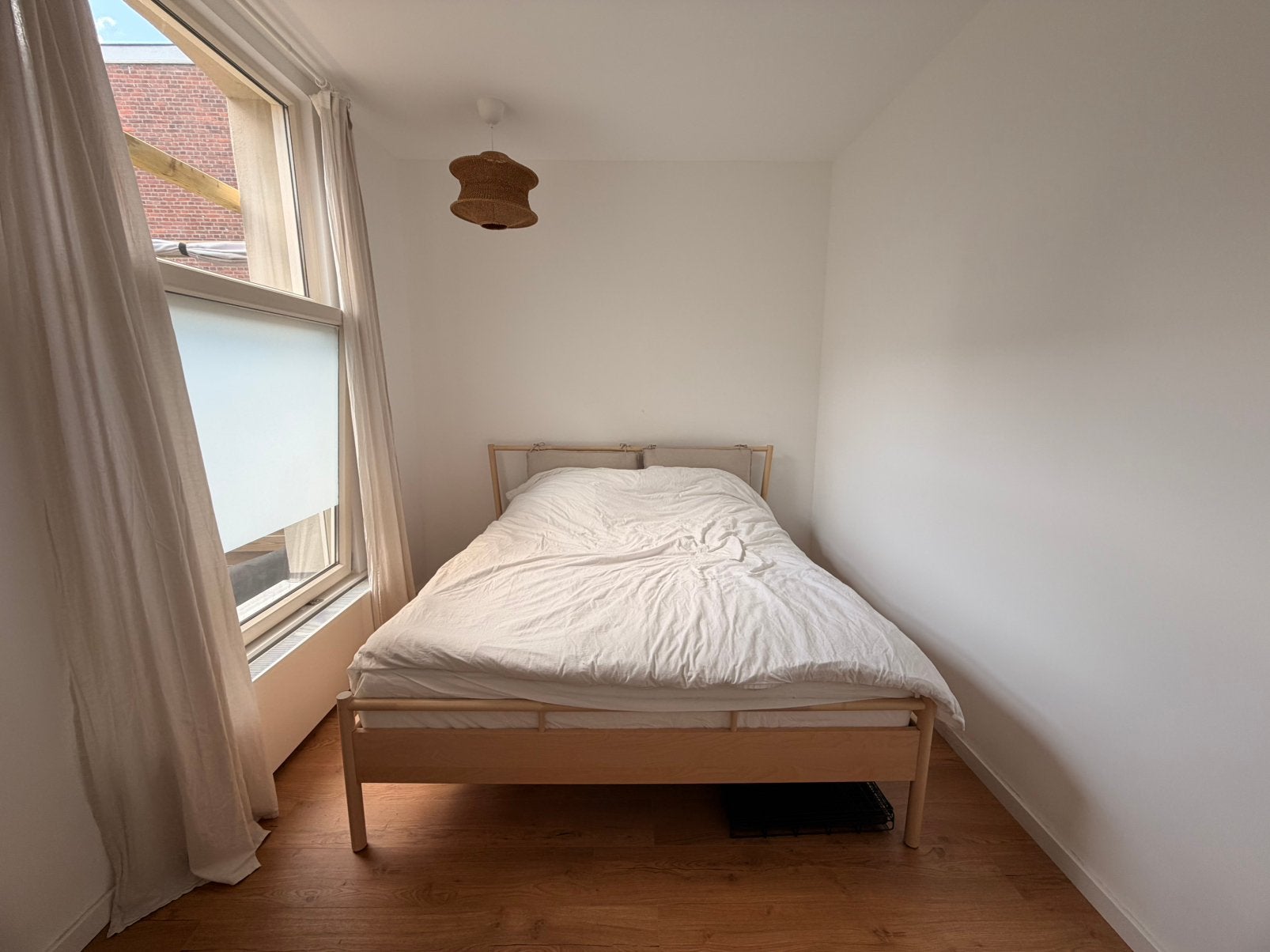 Goed als nieuw IKEA BJÖRKSNÄS bed(180x200) + 2 lattenbodems, Ophalen, Beige, Tweepersoons, Zo goed als nieuw