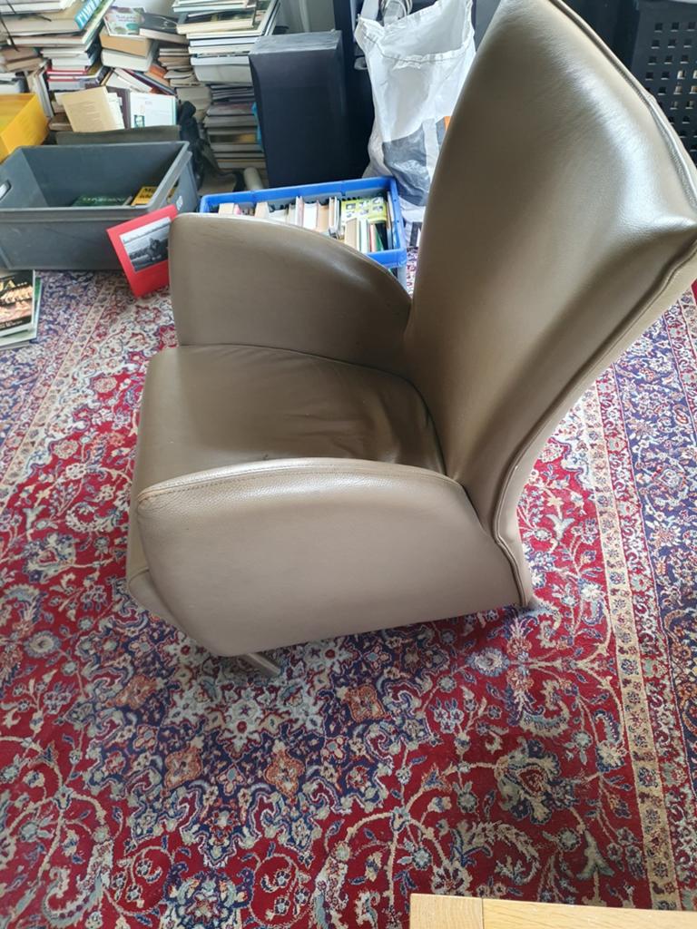Comfortabele leren fauteuil - gebruikt, Huis en Inrichting, Fauteuils, Ophalen, Modern comfort, Zo goed als nieuw, 75 tot 100 cm