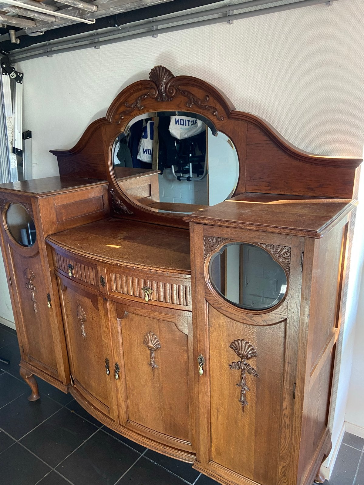 Antiek dressoir met spiegel, Ophalen