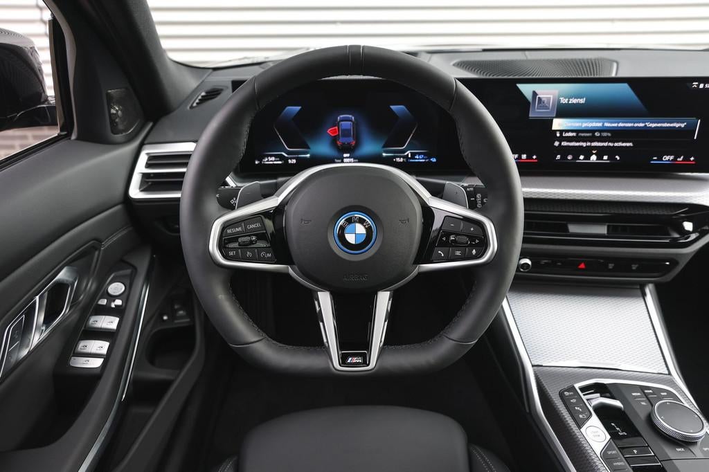 BMW 3 Serie Touring 330e High Executive M Sport Automaat / P, 1998 cc, Achterwielaandrijving, 4 cilinders, Met garantie (alle)