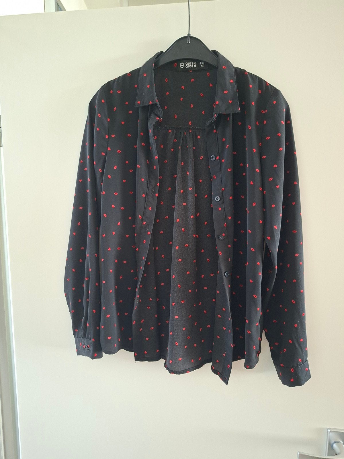 Zwarte blouse met leuke print, maat S, Zwart, Ophalen of Verzenden, Zo goed als nieuw, Guts en gusto