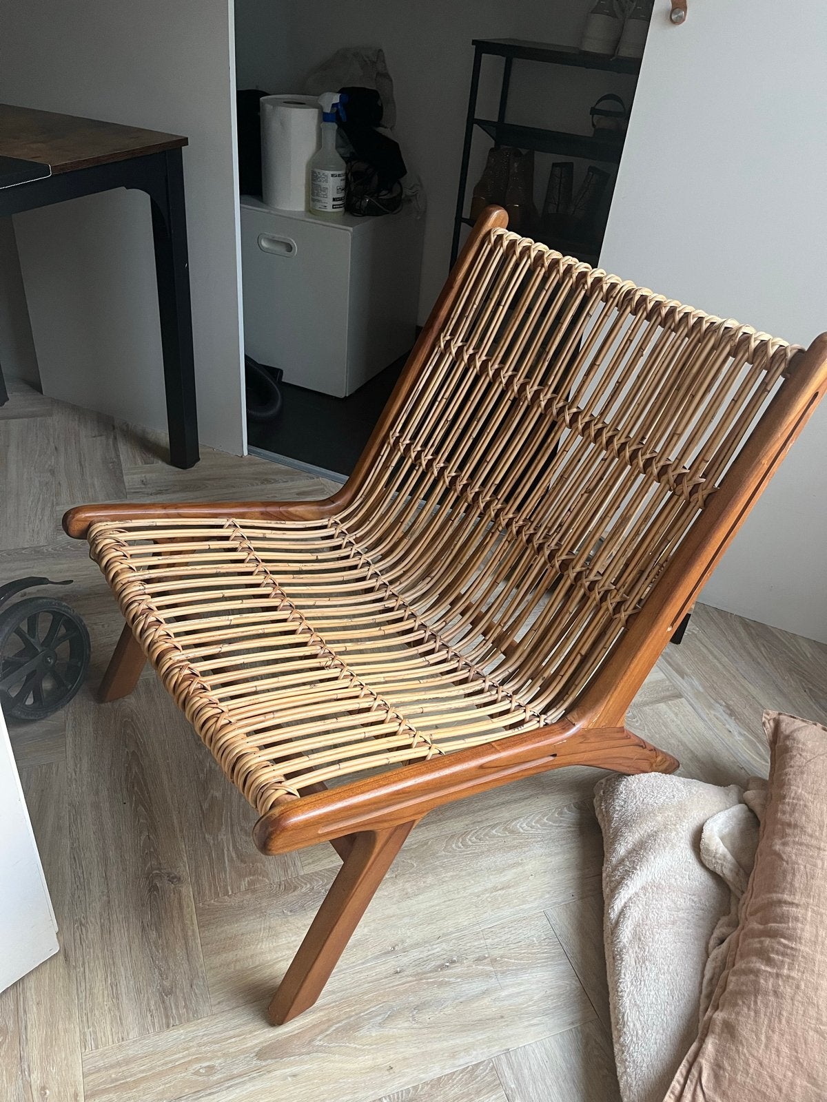 Stijlvolle rotan loungestoel - perfect voor ontspanning, Huis en Inrichting, Stoelen, Gebruikt, Bruin, Ophalen of Verzenden, Eén
