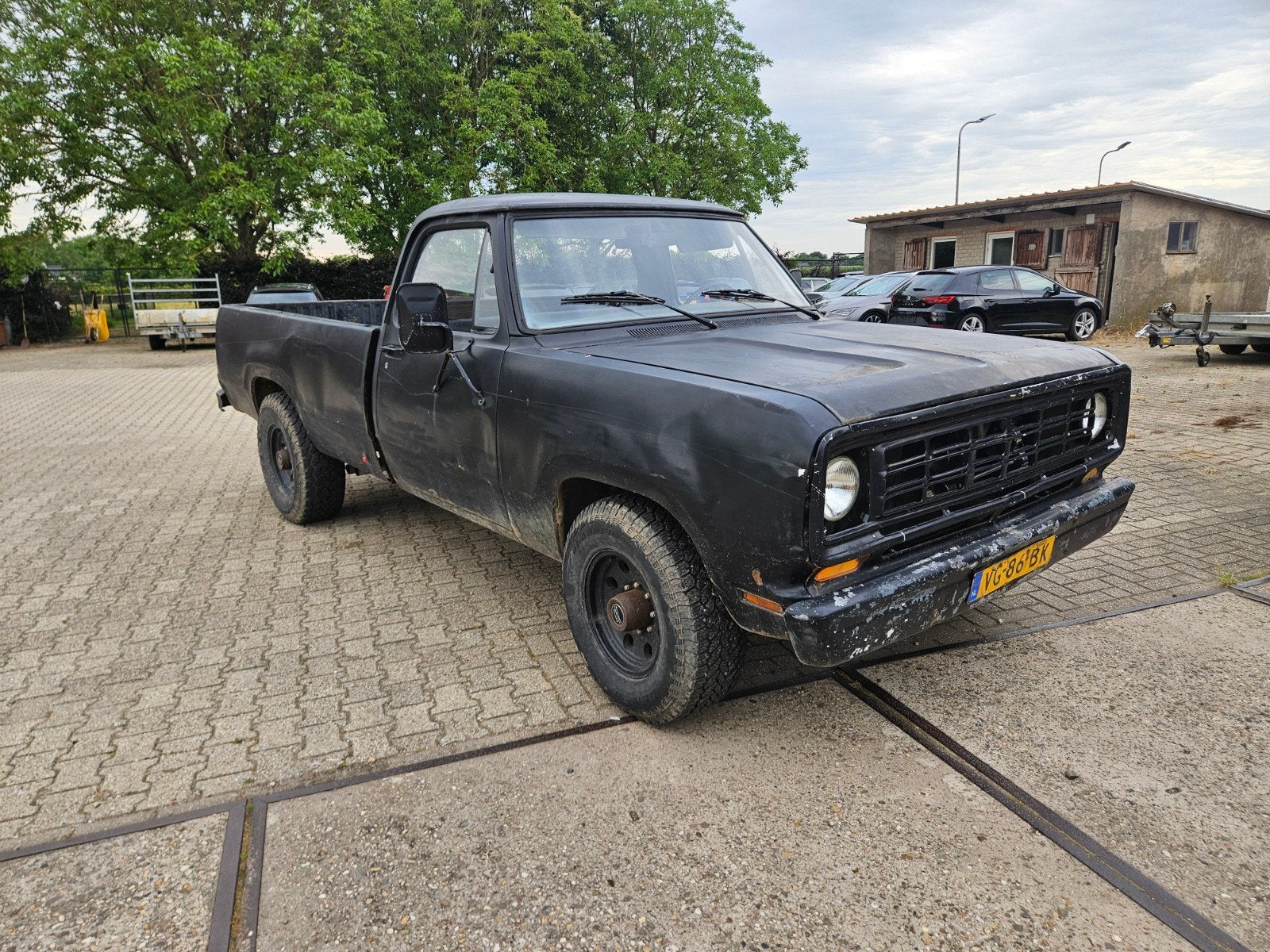 Dodge D-serie D 200 1976, Achterwielaandrijving, 8 cilinders, 157 pk, Zwart