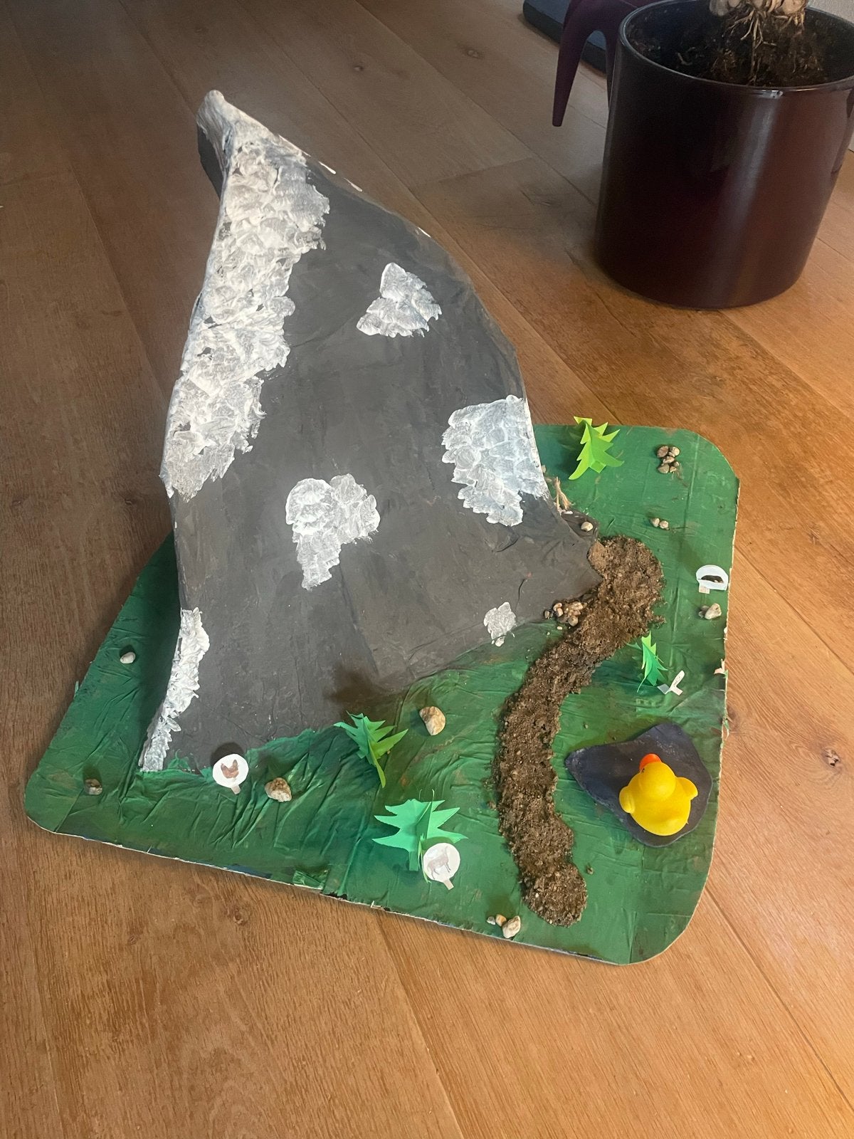Zelfgemaakt berg met hut: perfecte surprise voor sinterklaas, Ophalen of Verzenden, Gebruikt, Knutselen