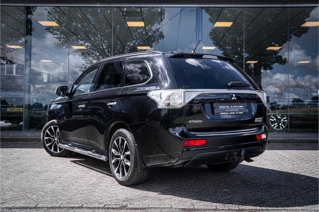 Mitsubishi Outlander 2.0 PHEV instyle * Schuifdak * Side-bar, Automaat, Beige, 4 cilinders, Zwart