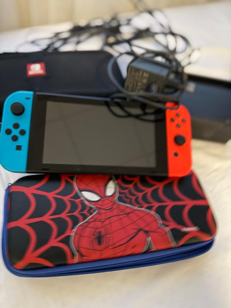 Nintendo Switch in met Games en Accessoires, Spelcomputers en Games, Met games, Met 2 controllers, Ophalen of Verzenden, Zo goed als nieuw