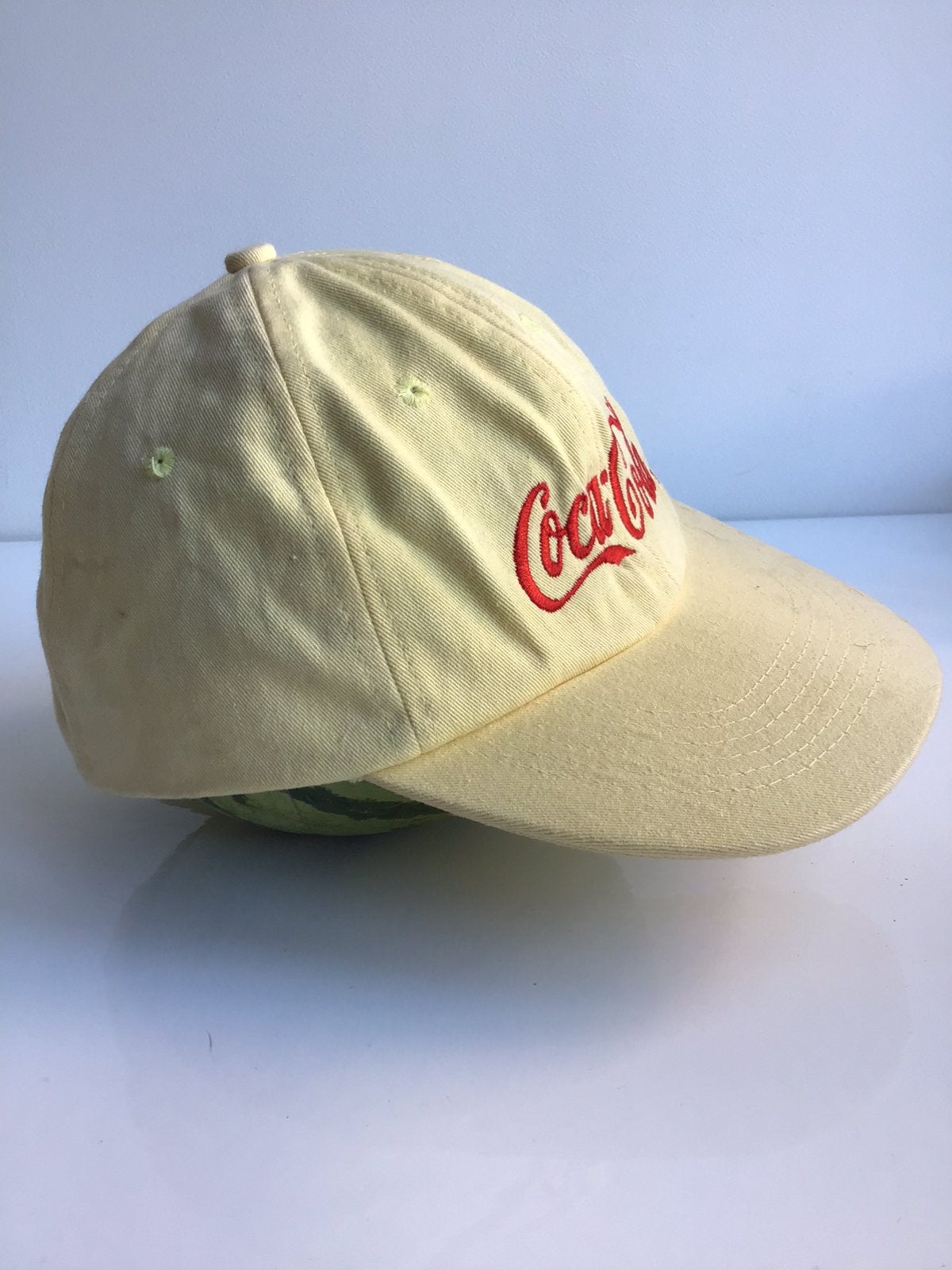 Gele Coca Cola pet collectors item, Verzamelen, Ophalen of Verzenden, Zo goed als nieuw, Gebruiksvoorwerp