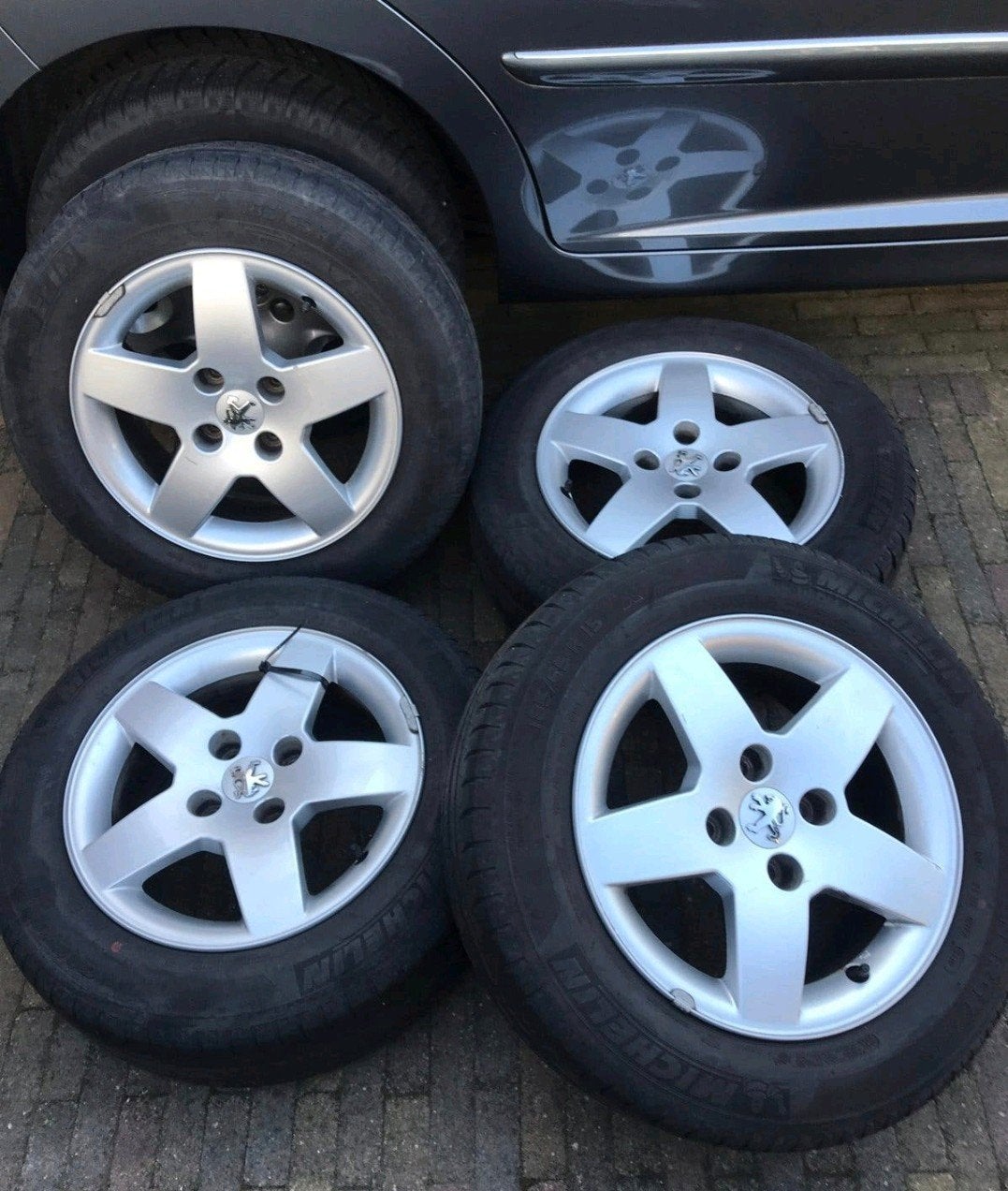 Aluminium Velgen Peugeot 207 met Michelin 185/65 R15, Auto-onderdelen, Banden en Velgen, Ophalen, Gebruikt, 15 inch, Banden en Velgen