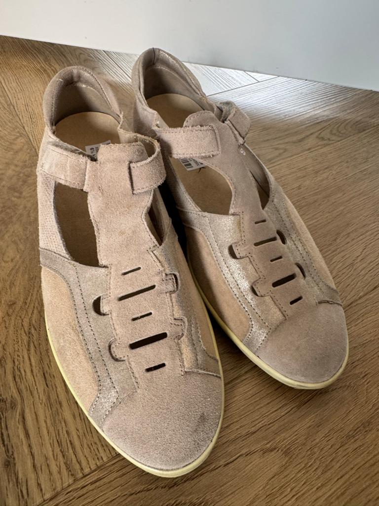 Comfortabele suède instappers - maat 40 xsensible wijdte H, Ophalen of Verzenden, Zo goed als nieuw, Beige, Instappers