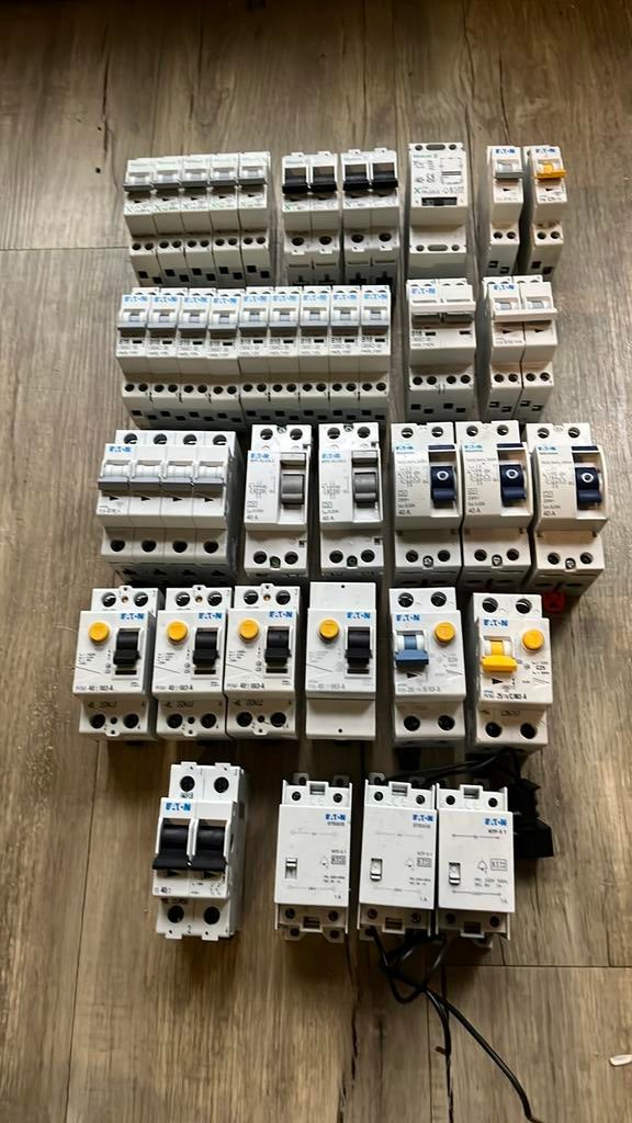 Diverse Eaton en Moeller automaten aardlekschakelaar, Doe-het-zelf en Verbouw, Ophalen of Verzenden, Gebruikt, Schakelaar