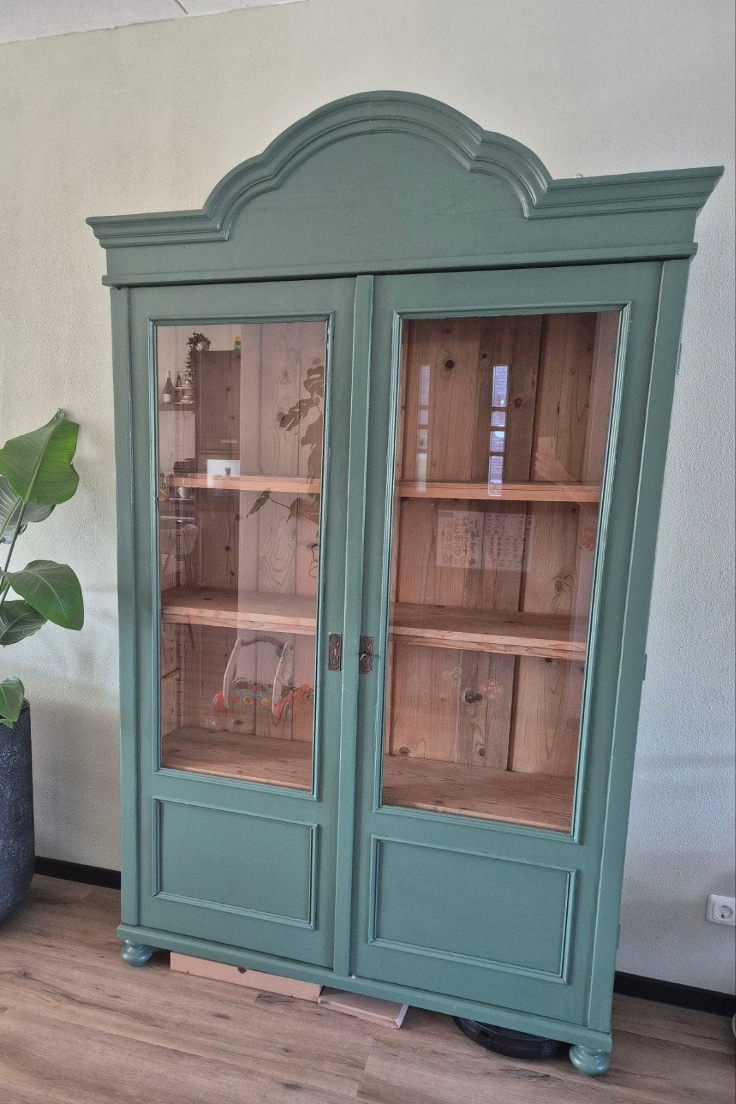 Oude echt houten kast met glazen deuren, Ophalen, Met deur(en), 100 tot 150 cm, 200 cm of meer