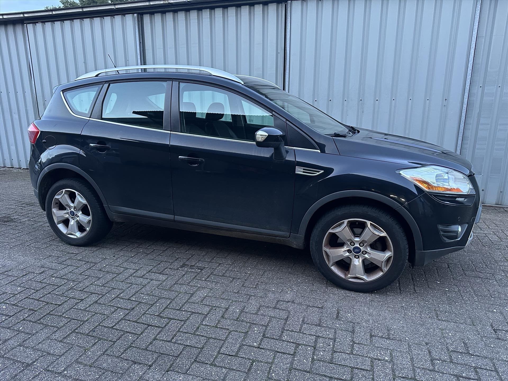 Ford Kuga 2.0 TDCI 120KW AWD, Auto's, Euro 5, Stof, Gebruikt, Zwart