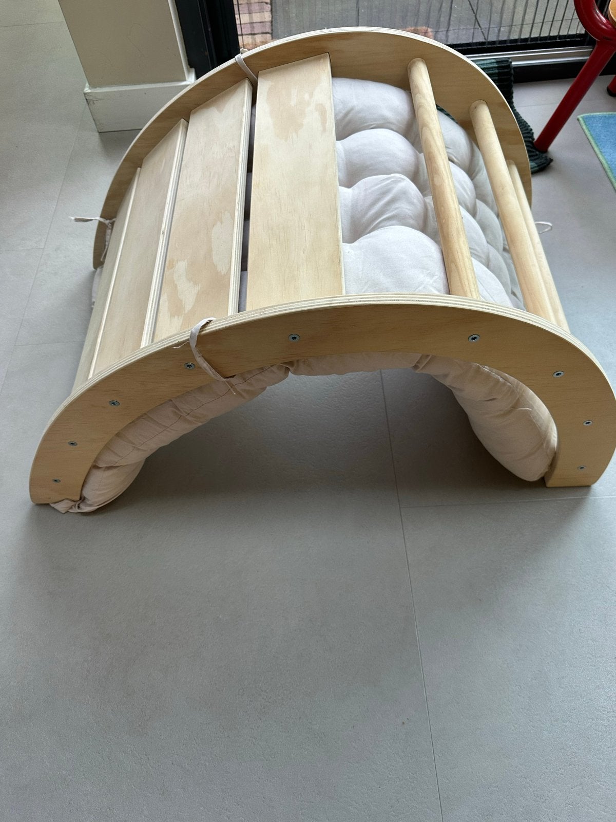Houten klimrek / schommelstoel met kussen, Ophalen, Gebruikt
