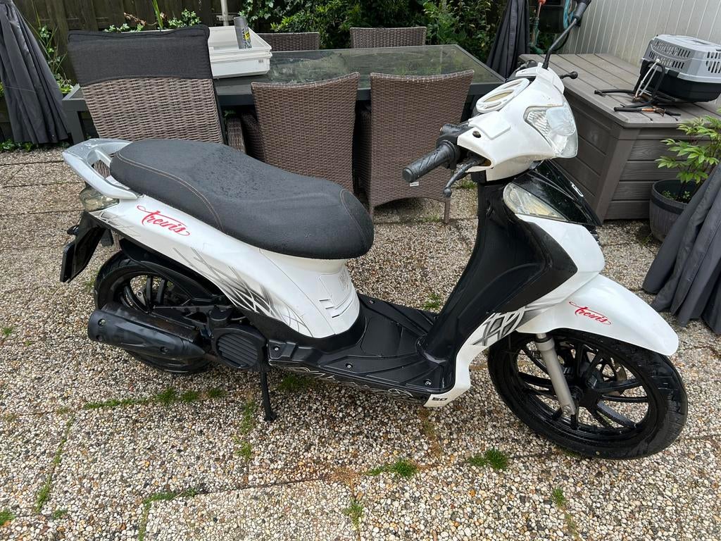 BTC Trevis snorscooter, Fietsen en Brommers, Ophalen