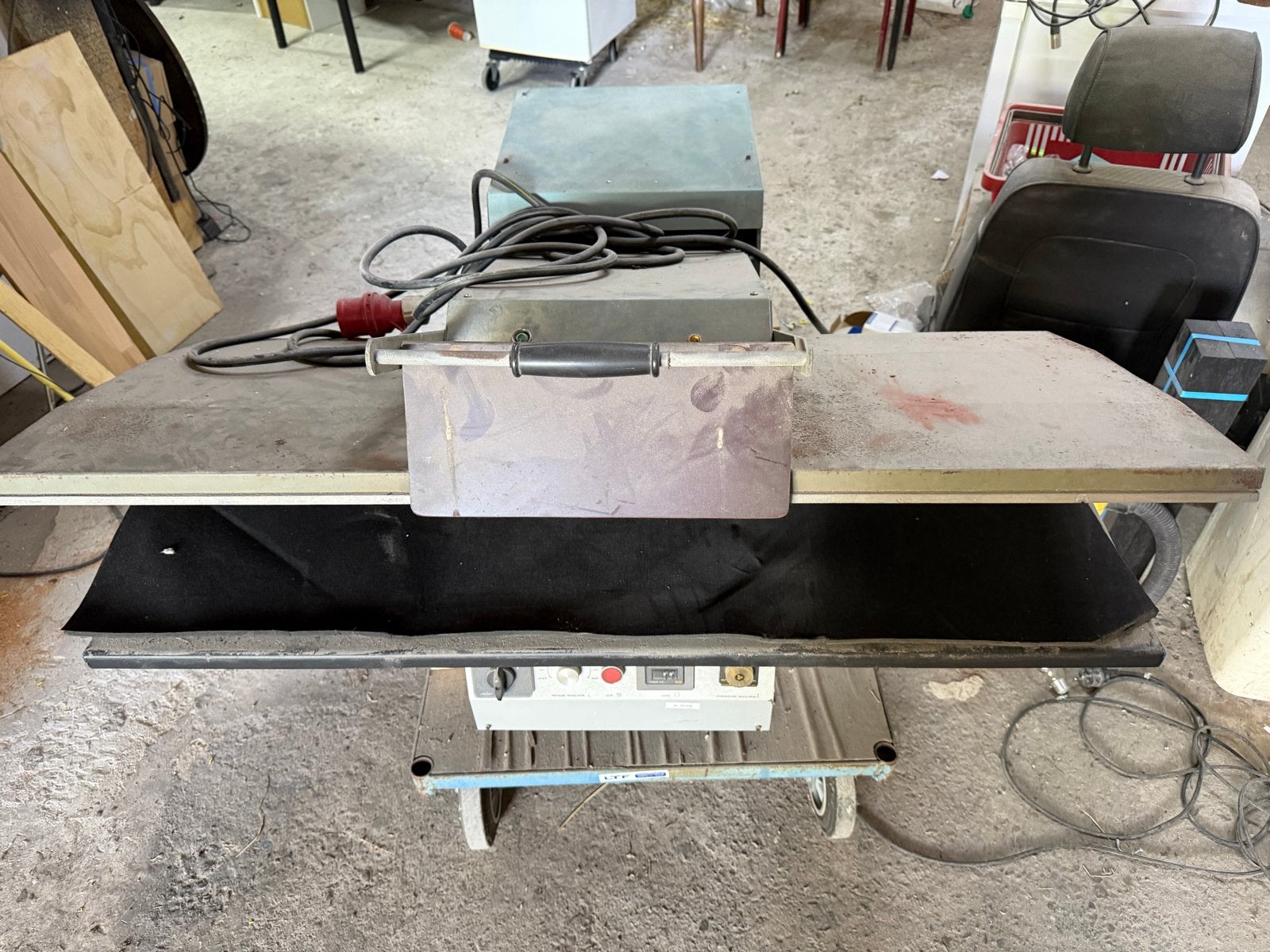 Professionele strijkmachine voor textiel, Ophalen