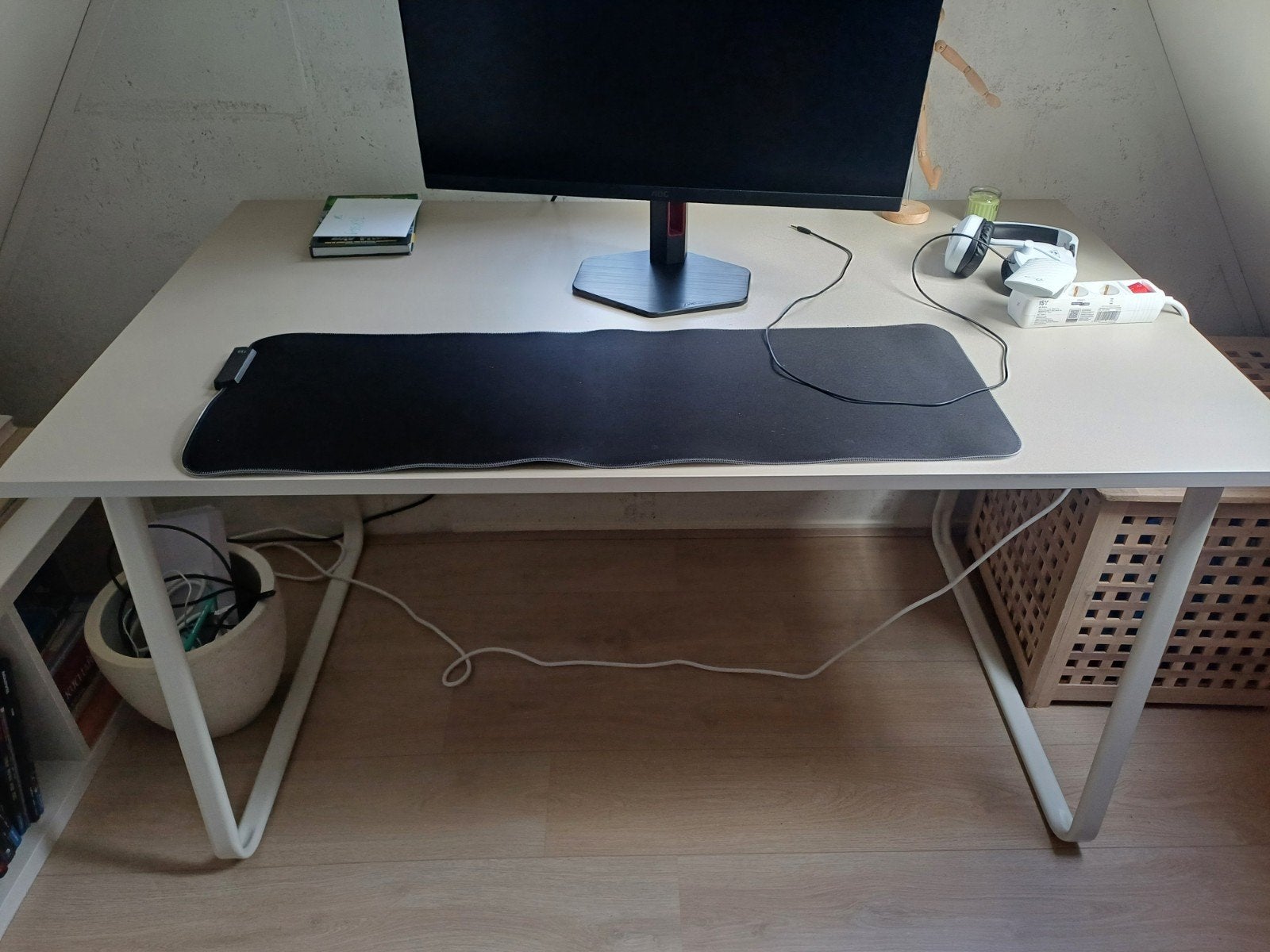 Mooi z.g.a.n. gaming bureau - 180x60 cm, Ophalen, Zo goed als nieuw, Gamingbureau