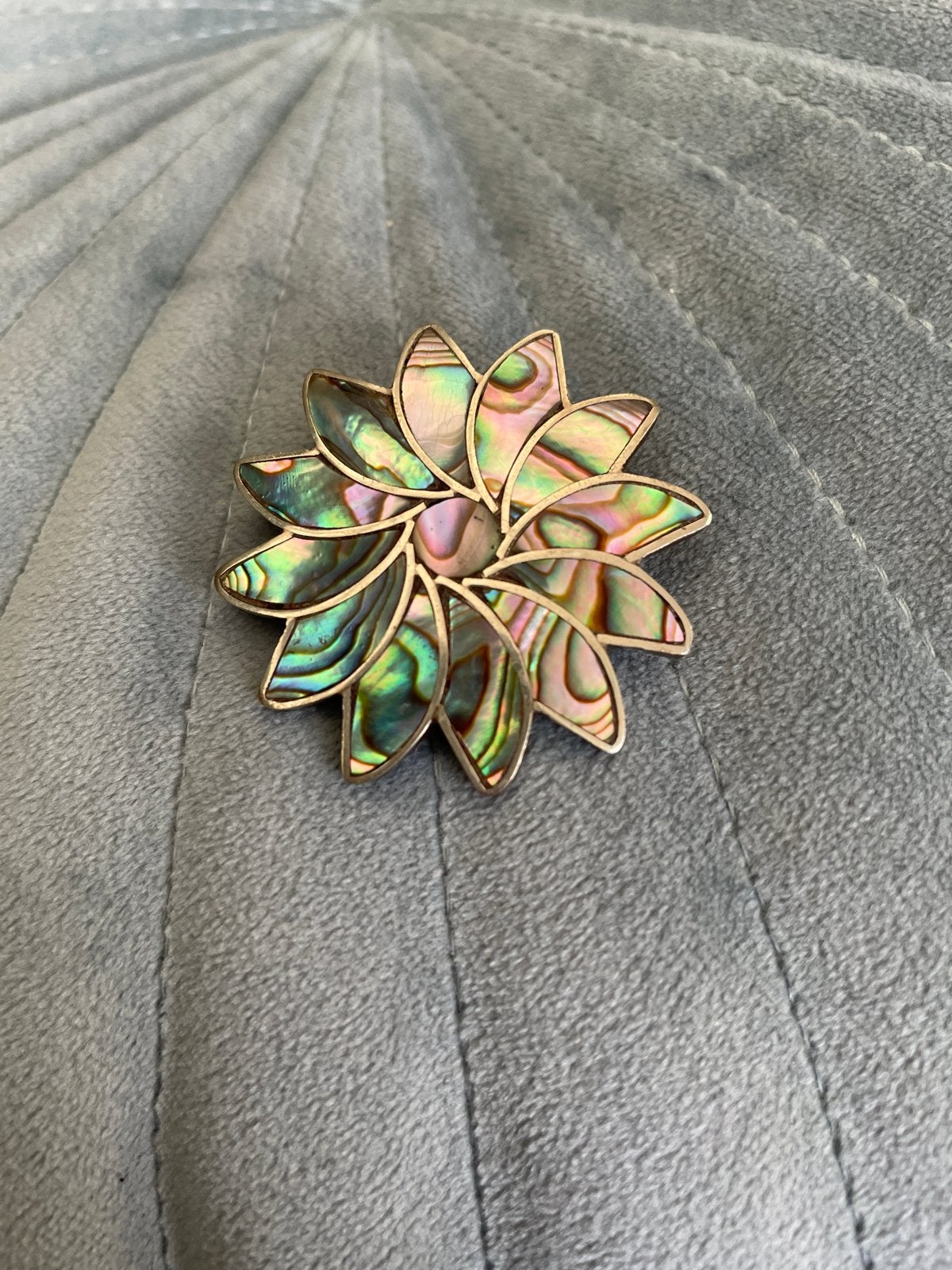 Vintage Mexicaanse Abalone Schelp Broche Zilverkleurig, Sieraden, Tassen en Uiterlijk, Broches, Overige materialen, 4 tot 7 cm