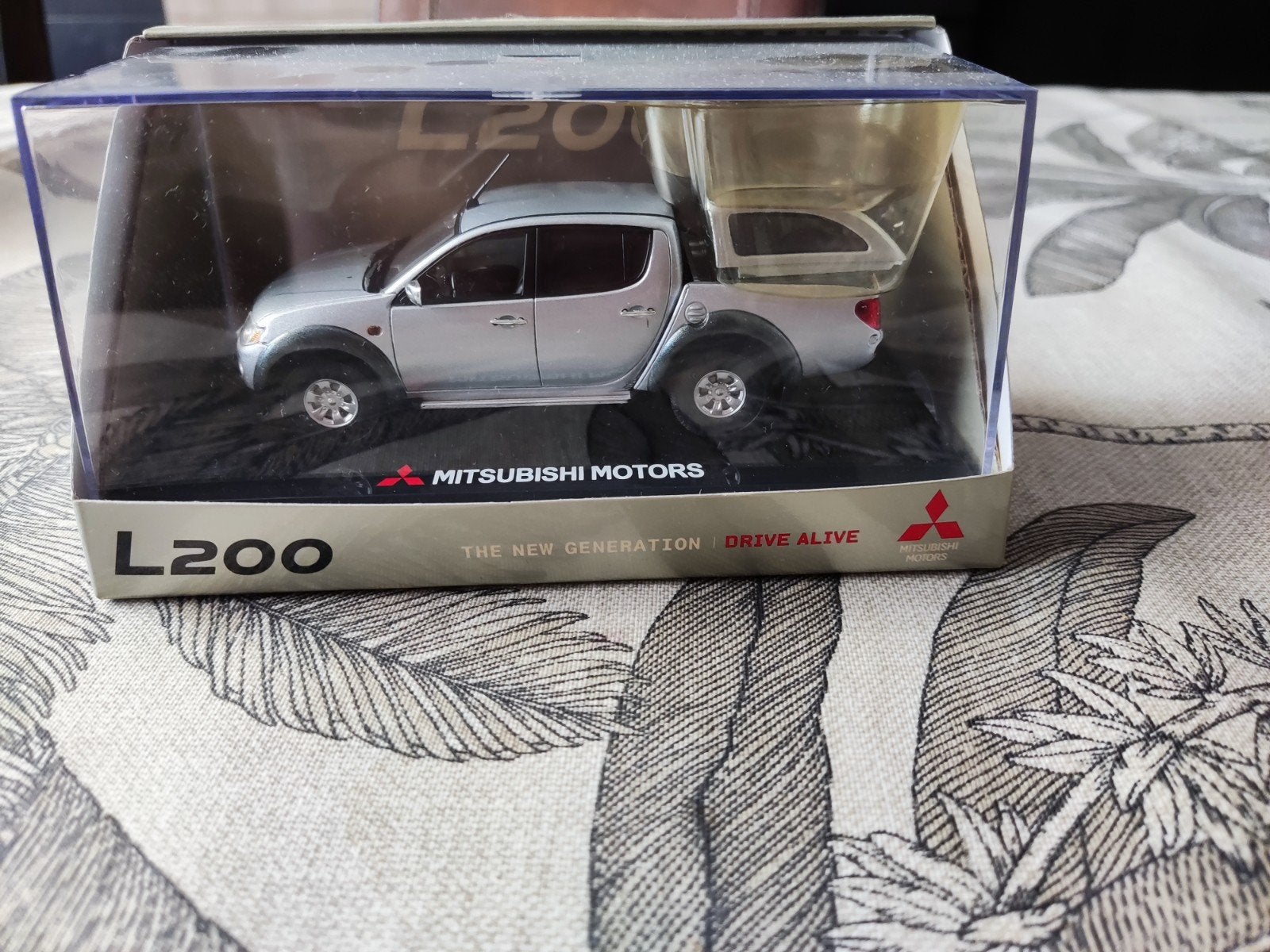 Mitsubishi L200 modelauto - Nieuw in doos, Ophalen of Verzenden, Zo goed als nieuw, Auto