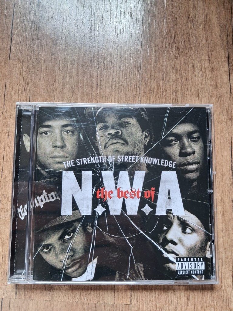 N.W.A – The Best Of N.W.A "The Strength Of Street Knowledge", Cd's en Dvd's, Verzenden, 2000 tot heden, Zo goed als nieuw