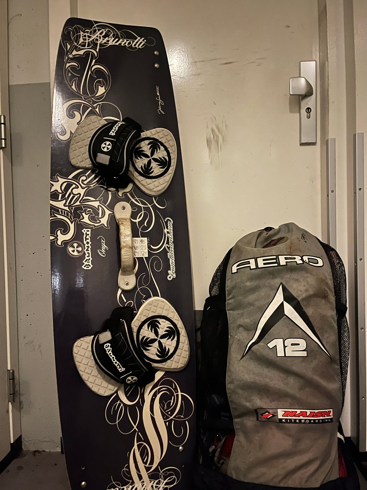Brunotti Onyx Twintip Kiteboard 130x38.5, Ophalen, Gebruikt, Twintip, Kiteboard