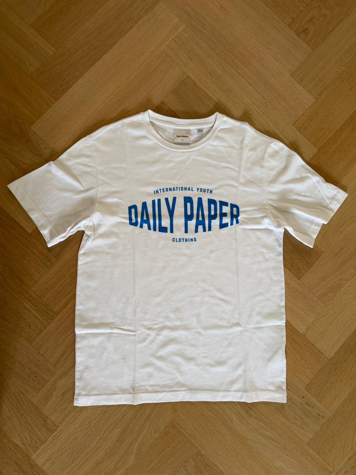 Daily Paper T-shirt Wit met Blauw Logo Maat XS, Ophalen of Verzenden, Zo goed als nieuw, Maat 46 (S) of kleiner, Wit