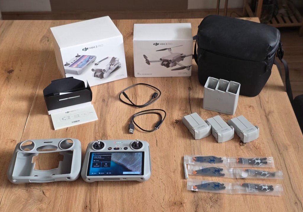 DJI Mini 3 Pro (Brand-New Sealed) + DJI RC + Fly More Combo, Cameradrone, Nieuw, Ophalen of Verzenden, DJI
