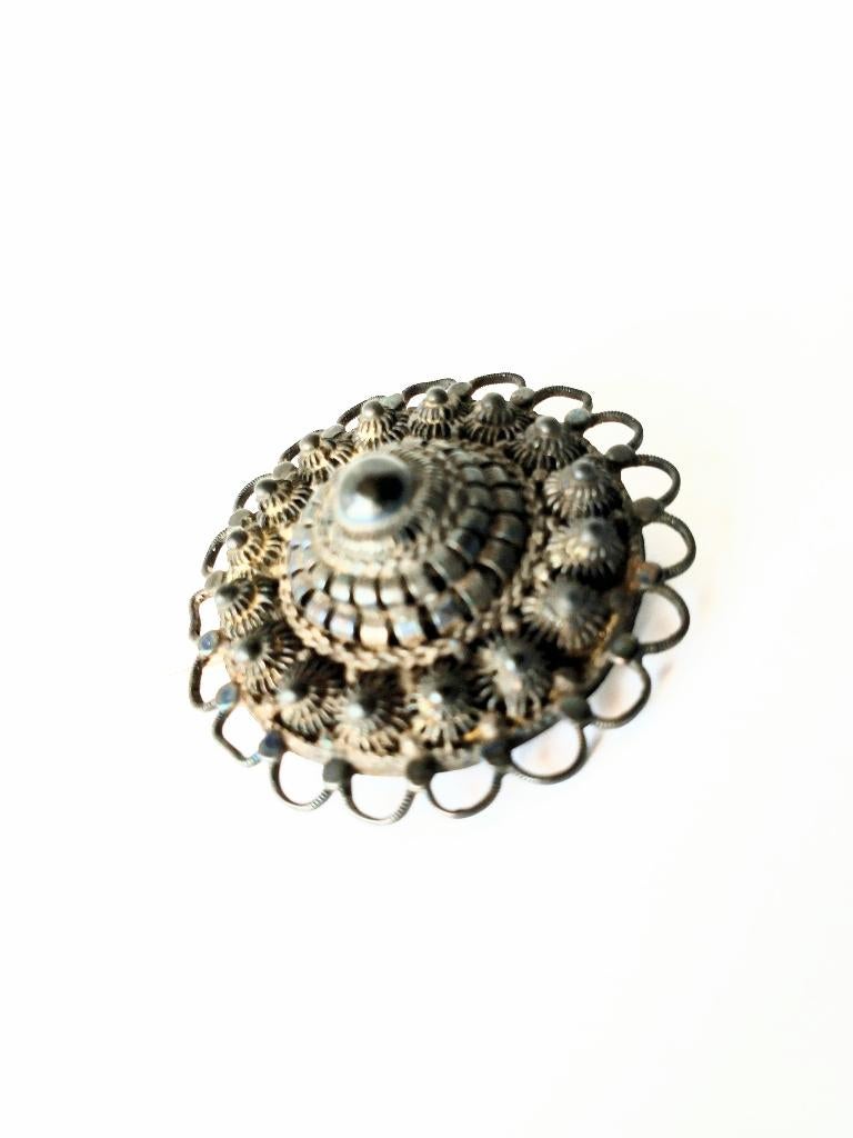 Antiek zilveren Zeeuwse knoop of knopje broche, Ophalen of Verzenden, Zilver