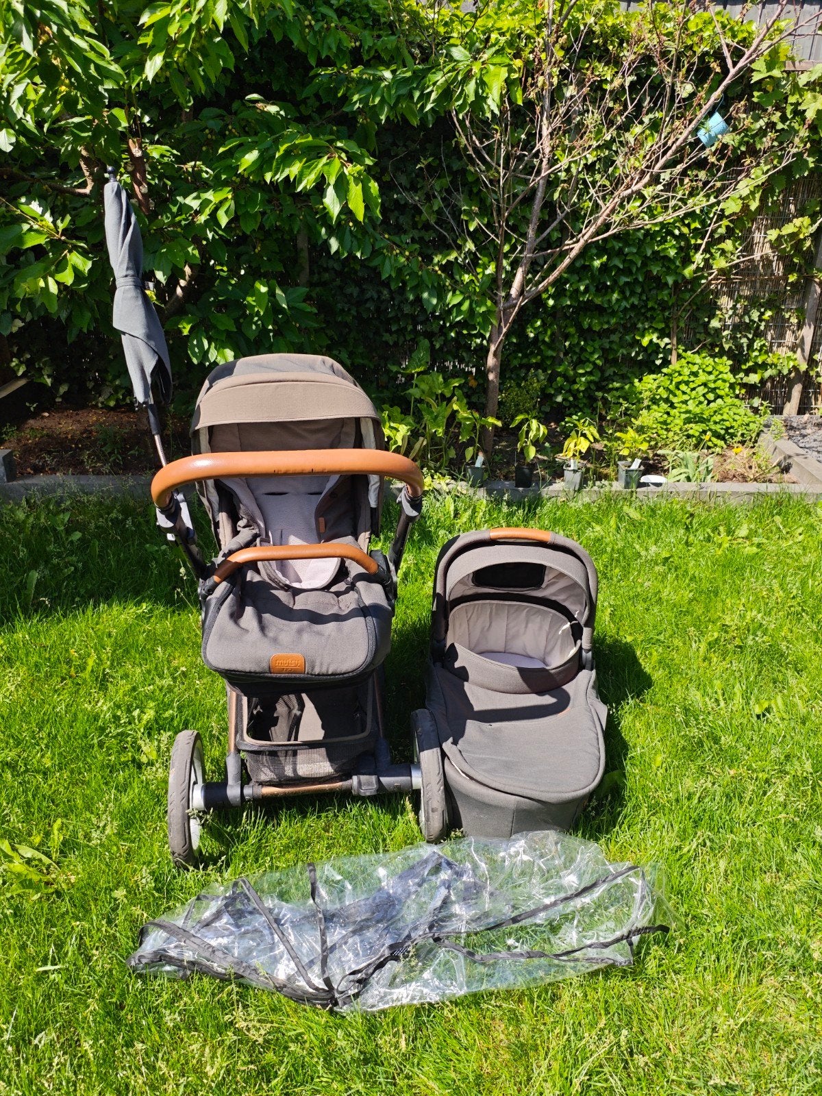 Mutsy Nio combiwagen met reiswieg en regenhoes, Kinderen en Baby's, Kinderwagens en Combinaties, Ophalen, Gebruikt, Combiwagen