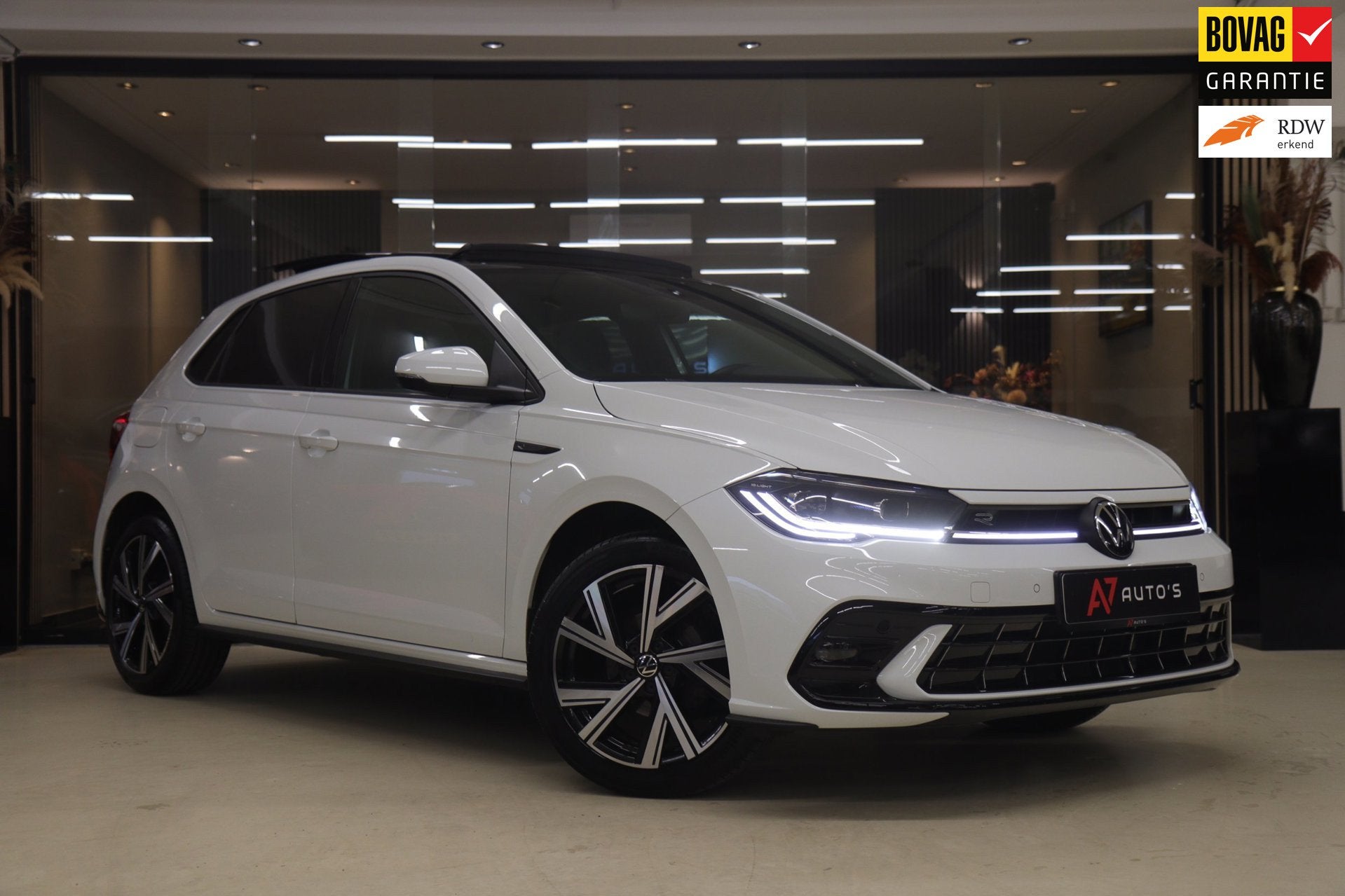 Volkswagen POLO 1.0 TSI R-Line Business PANO/STOELV/CARPLAY/, Gebruikt, Euro 6, Leder en Stof, Wit