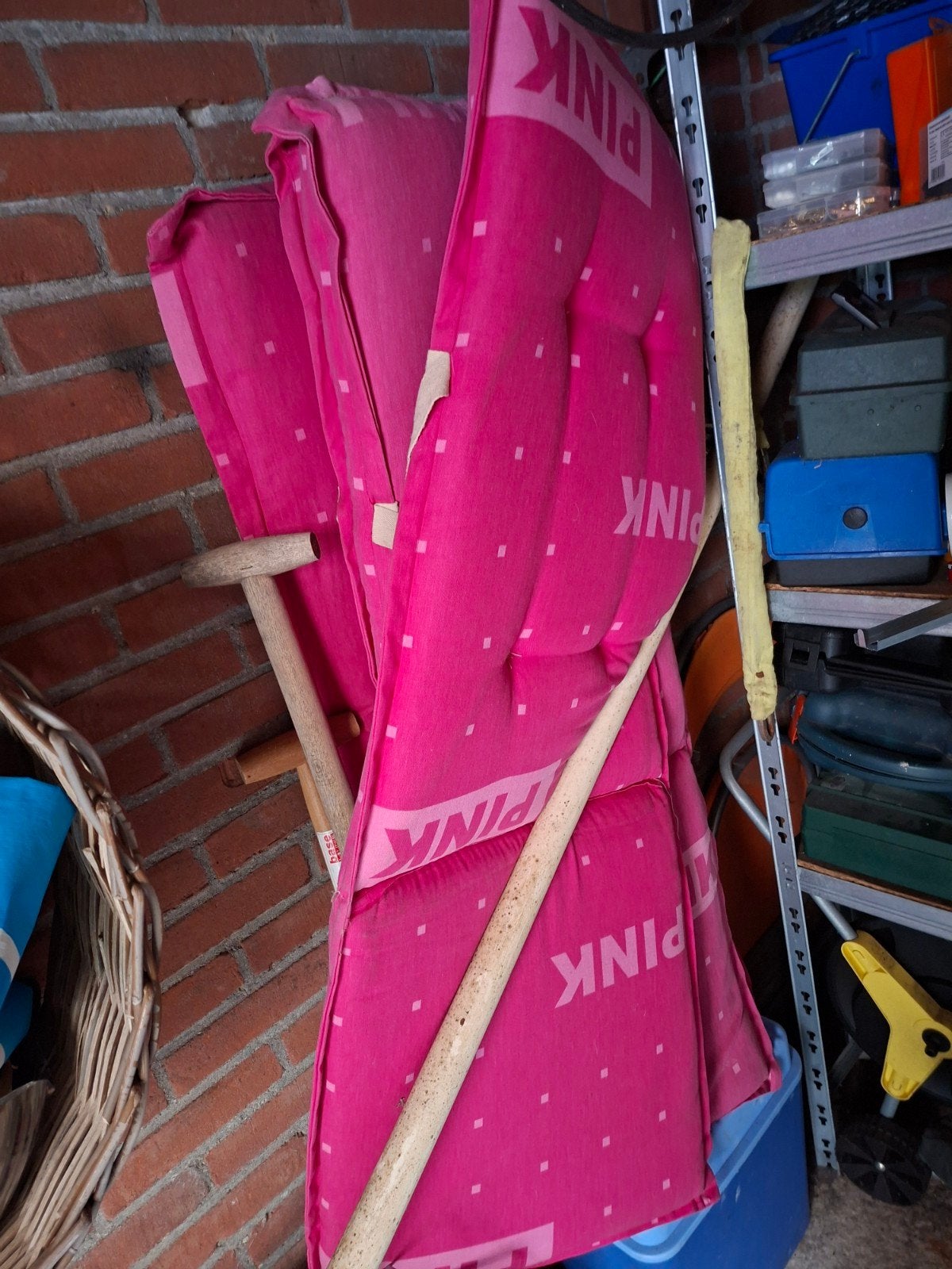 Roze ligstoelkussens met 'PINK' opdruk, Ophalen, Gebruikt, Overige materialen