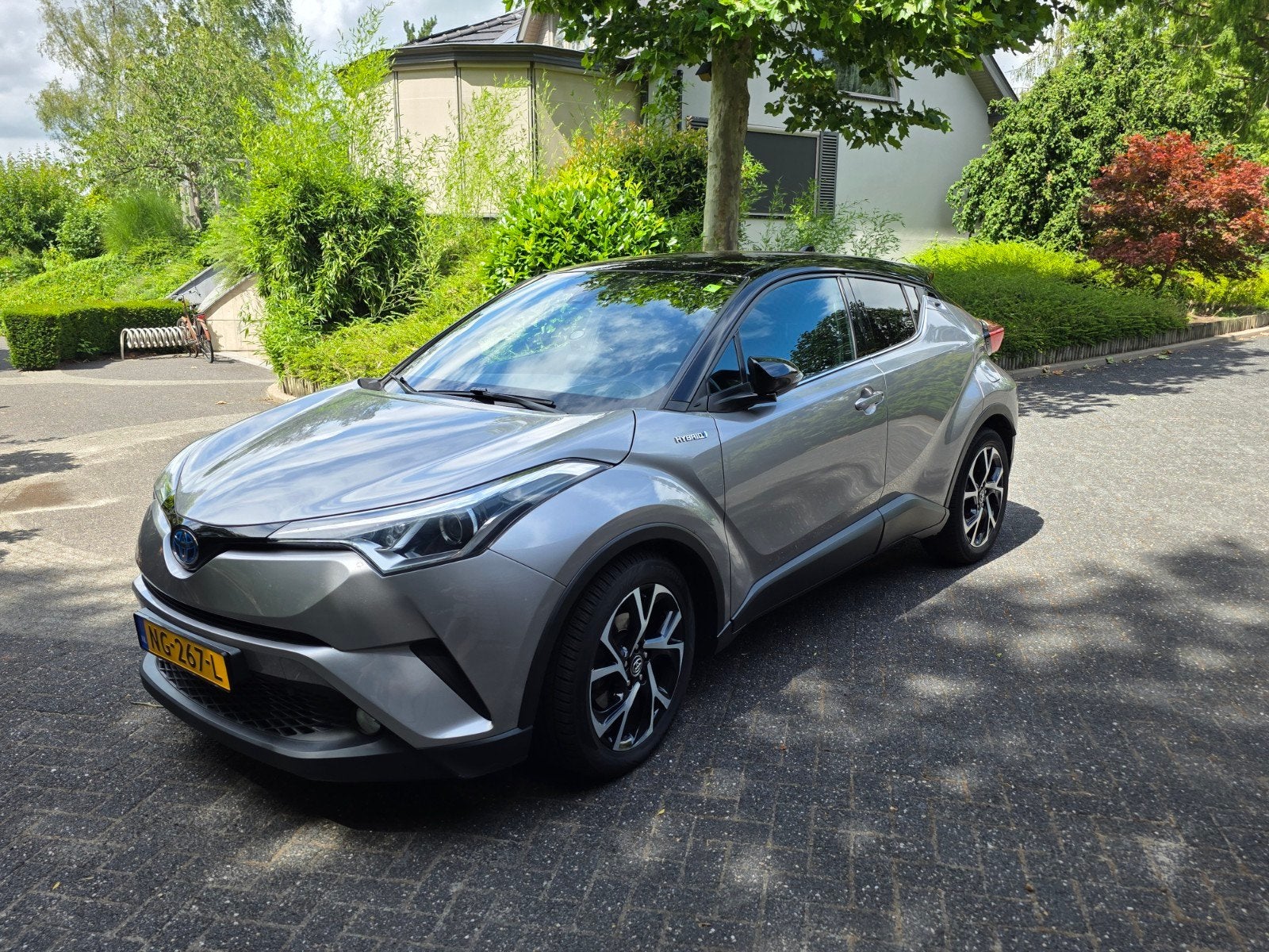 Toyota C-HR 1.8 Hybrid Bi-Tone – Luxe uitvoering met JBL-aud, 725 kg, 4 cilinders, 75 €/maand, 26 km/l
