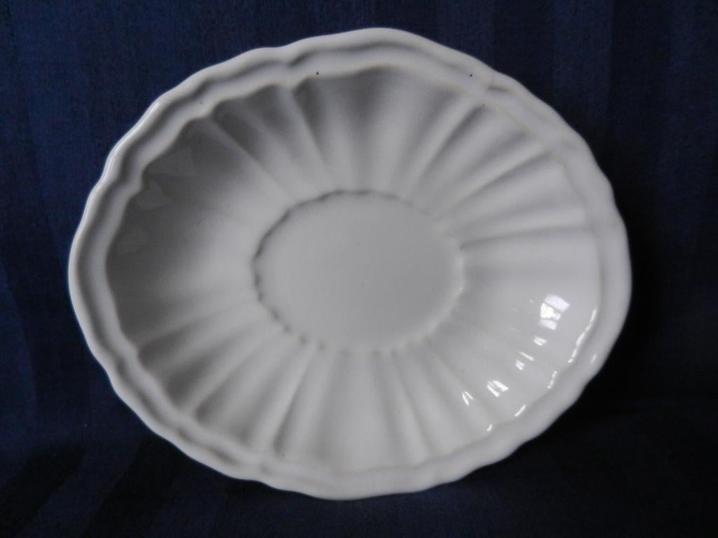 Wit ovaal aardewerk schaal / schaaltje geribd Makkum b. 18,2, Ophalen of Verzenden