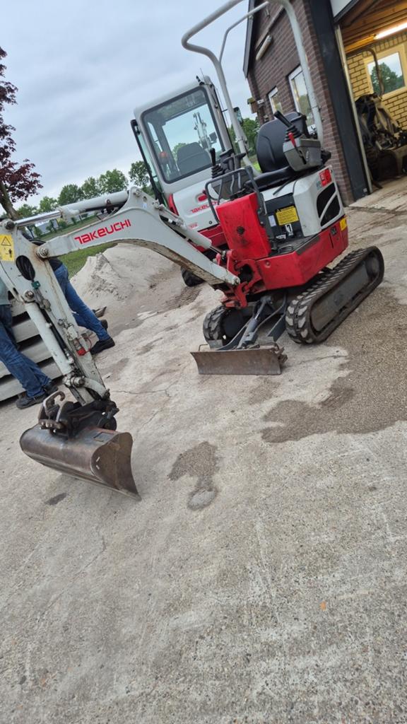 Minigraver te huur met machinist, 75 cm breed