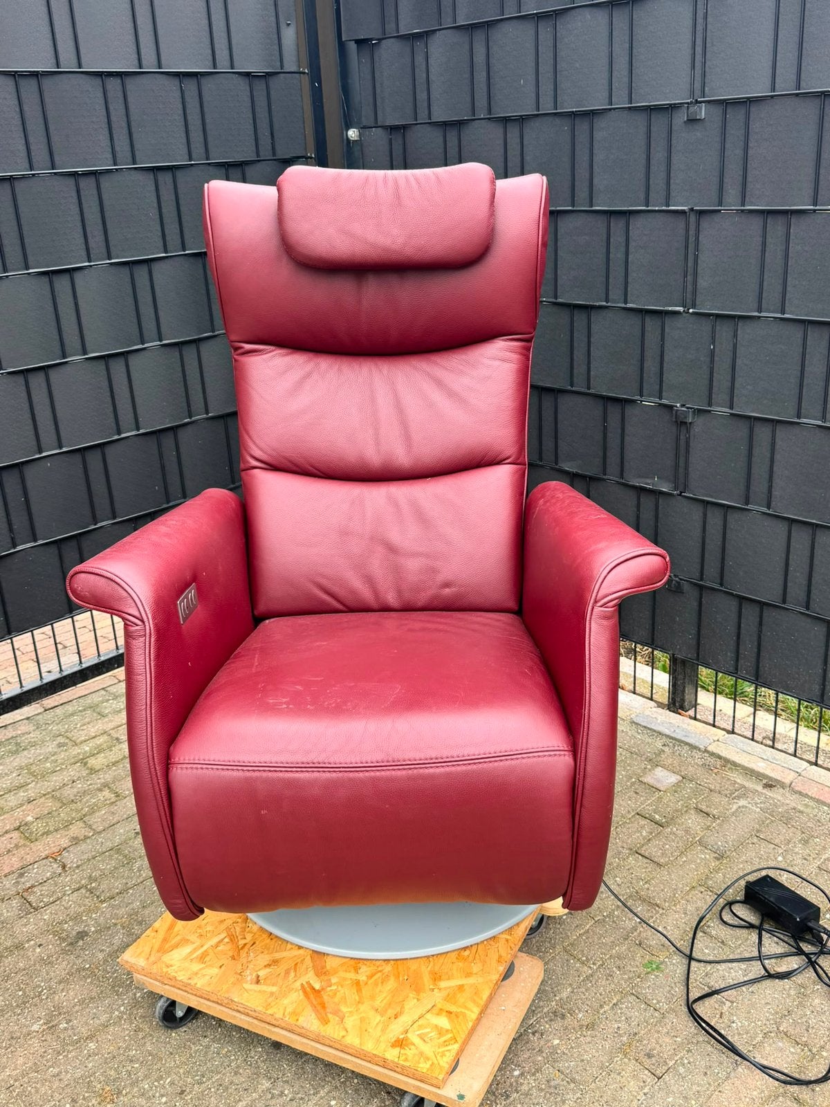 Prominent Wilson sta op stoel, Ophalen, Minder dan 75 cm, Leer, Zo goed als nieuw
