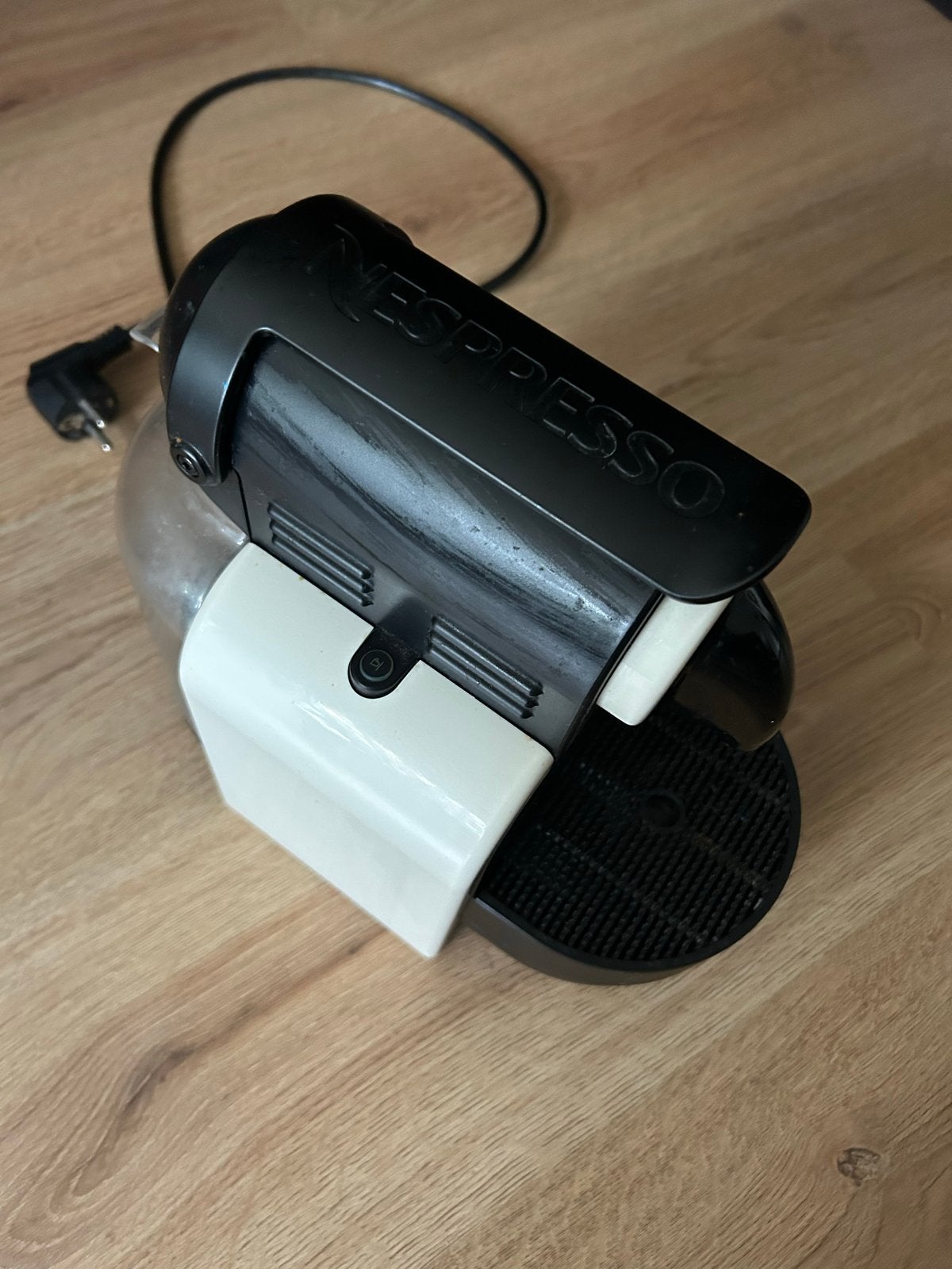 Nespresso Essenza Mini - Compacte en Stijlvolle Koffiemachin, Gebruikt, Espresso apparaat, Ophalen of Verzenden, 1 kopje