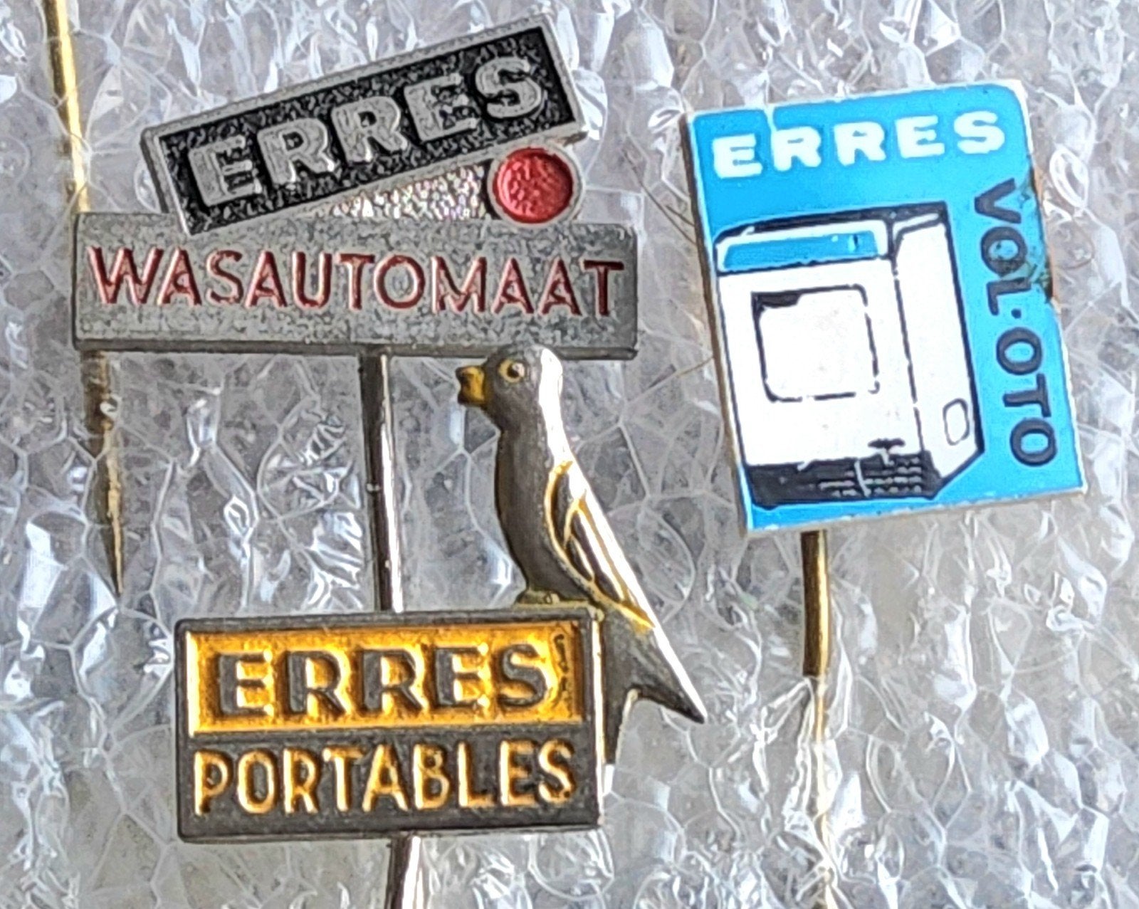 3 Vintage Erres Speldjes: Wasmachine, Portables, Vogel, Verzamelen, Ophalen of Verzenden, Gebruikt, Overige onderwerpen, Speldje of Pin