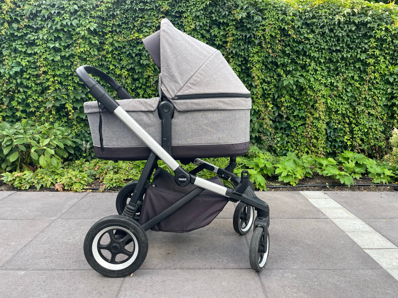 Thule Sleek Combiwagen met Reiswieg en Zitje, Gebruikt, Duowagen, Combiwagen, Ophalen