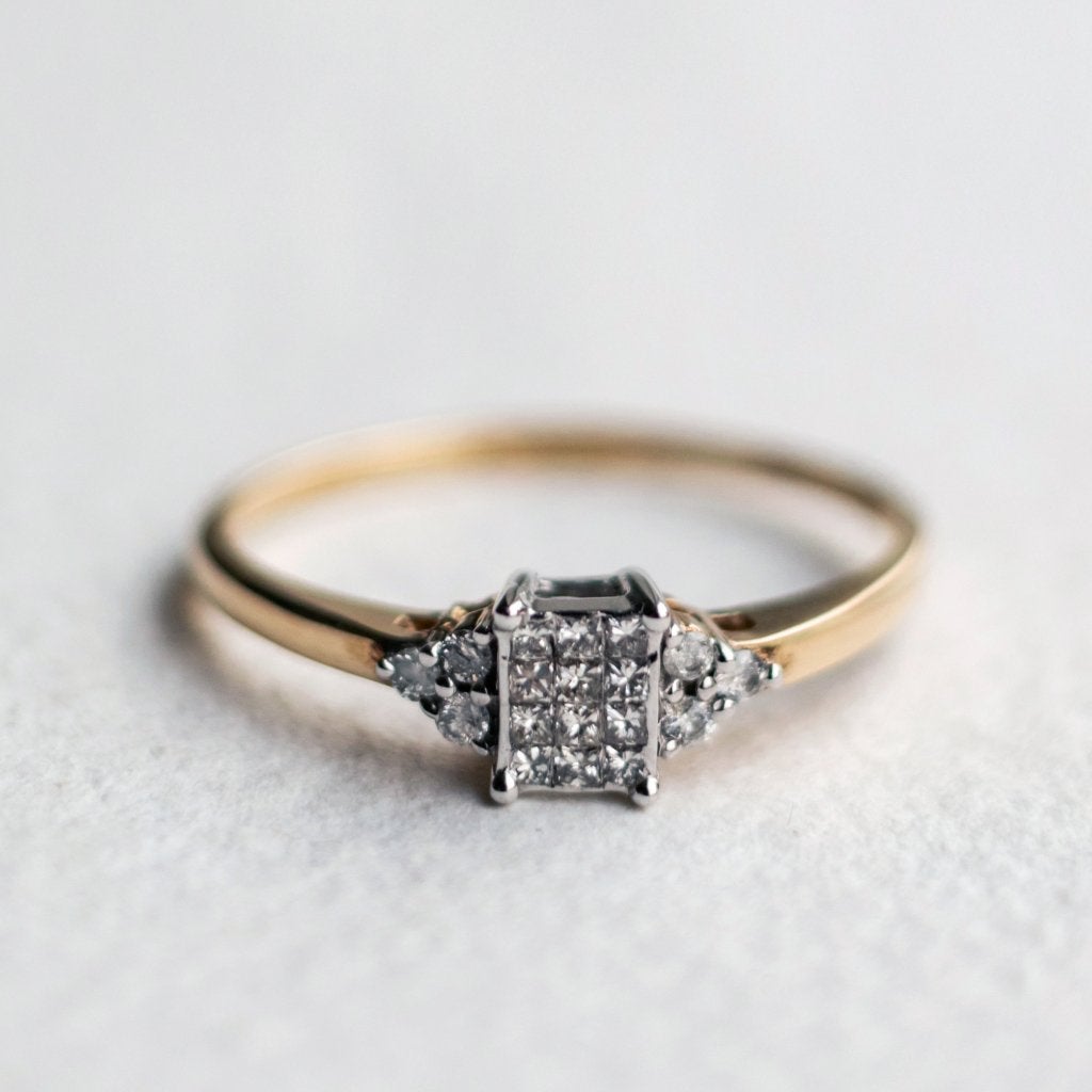 Vintage 9K gouden cluster ring met diamantjes - 21,75, 20 of groter, Ophalen of Verzenden, Zo goed als nieuw, Met edelsteen