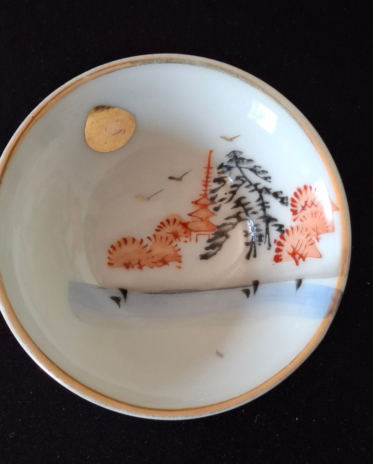Antiek Japans Sake Kommetje met Handgeschilderd Landschap, Antiek en Kunst, Antiek | Servies los, Ophalen of Verzenden
