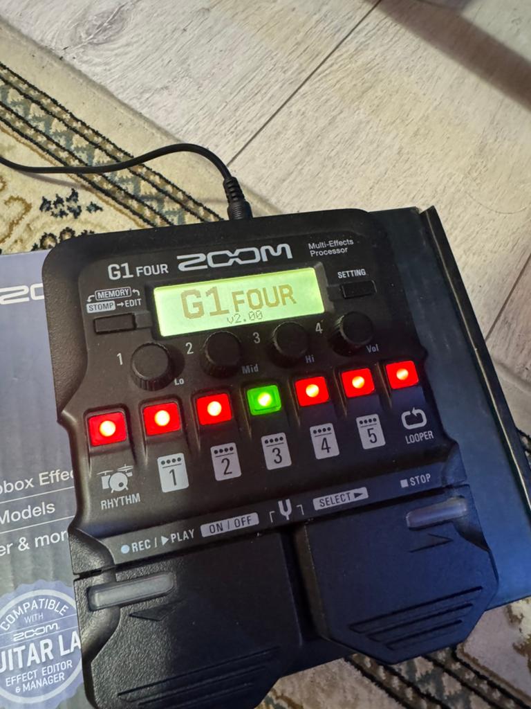 Zoom G1 four multi effect saz baglama effecten, Muziek en Instrumenten, Effecten, Ophalen of Verzenden, Zo goed als nieuw