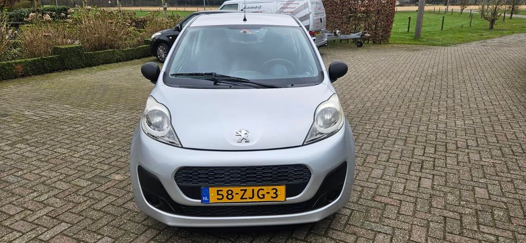 Peugeot 107 1.0 12V E-vti 68PK 3DR 2012 Grijs, Voorwielaandrijving, Stof, 4 stoelen, Origineel Nederlands