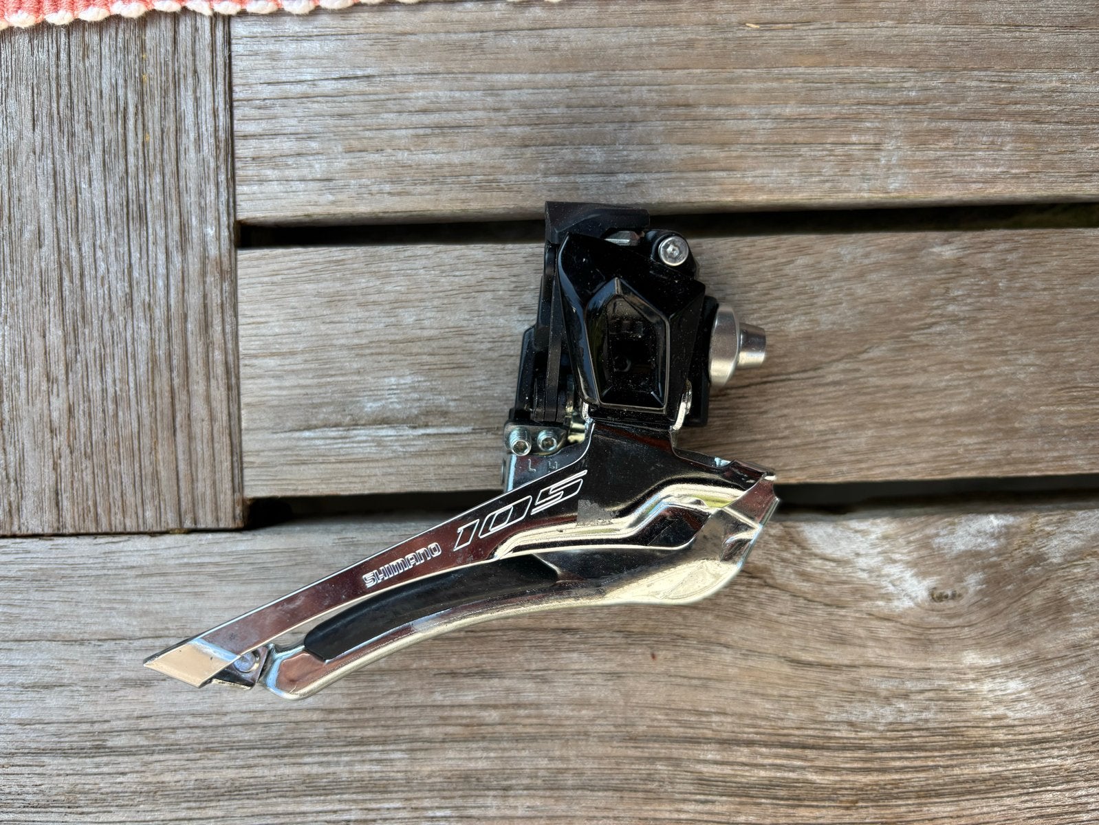 Shimano 105 FD-R7000 voorderailleur - Zo goed als nieuw, Fietsen en Brommers, Fietsonderdelen, Staal, Ophalen of Verzenden, Zo goed als nieuw