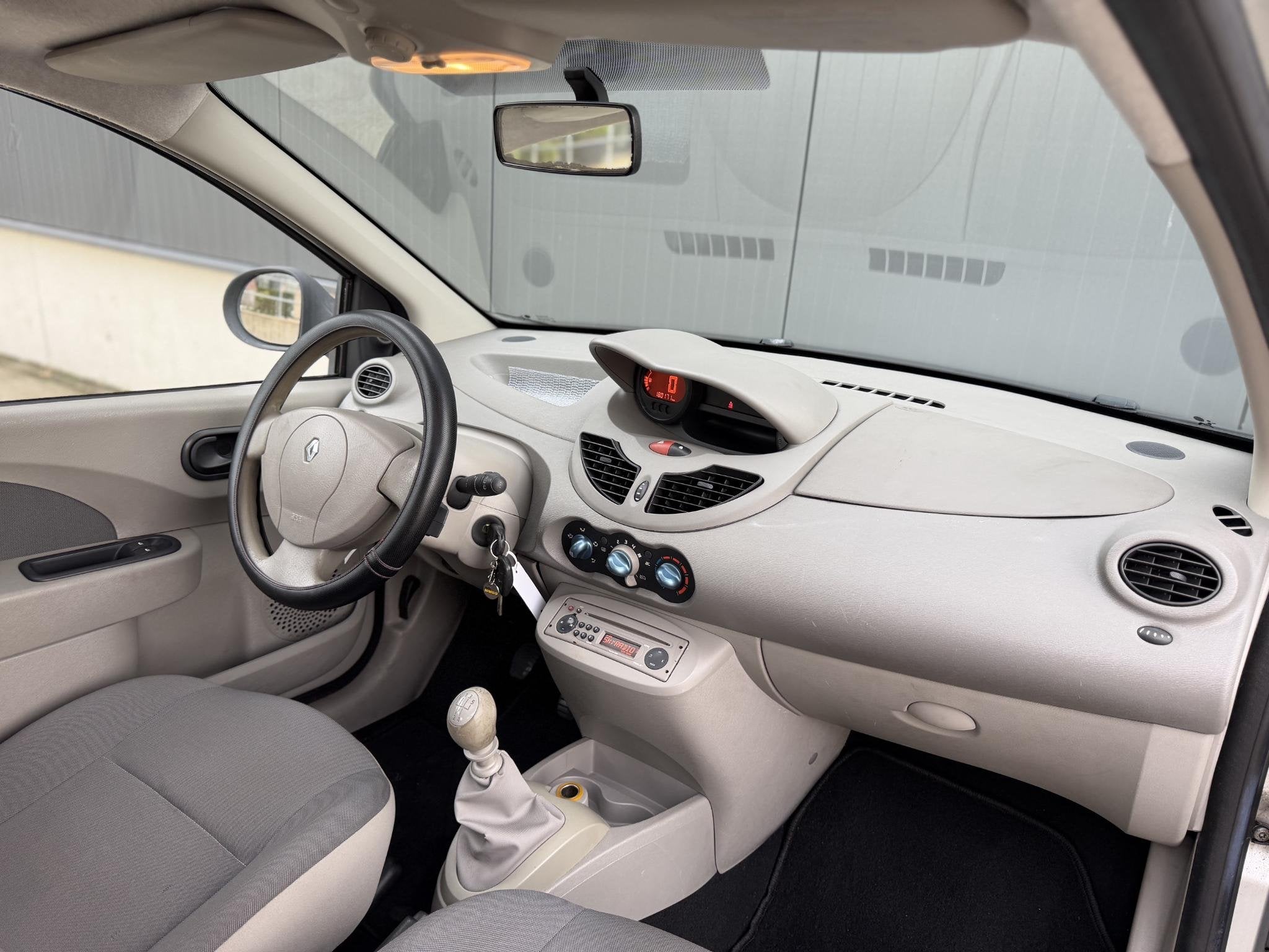 Renault Twingo 1.2 Dynamique *Panoramadak* l Airco l Elec.ra, Voorwielaandrijving, Gebruikt, 31 €/maand, 4 cilinders