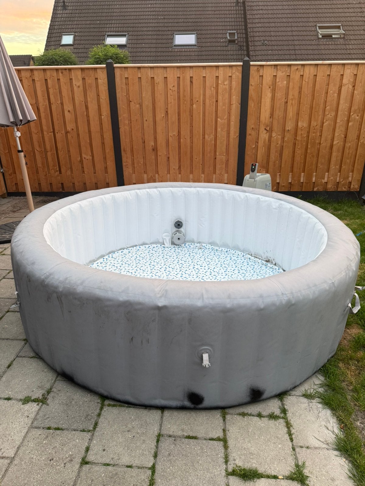 Jacuzzi Lay z spa Grenada, Ophalen, Zo goed als nieuw, Pomp