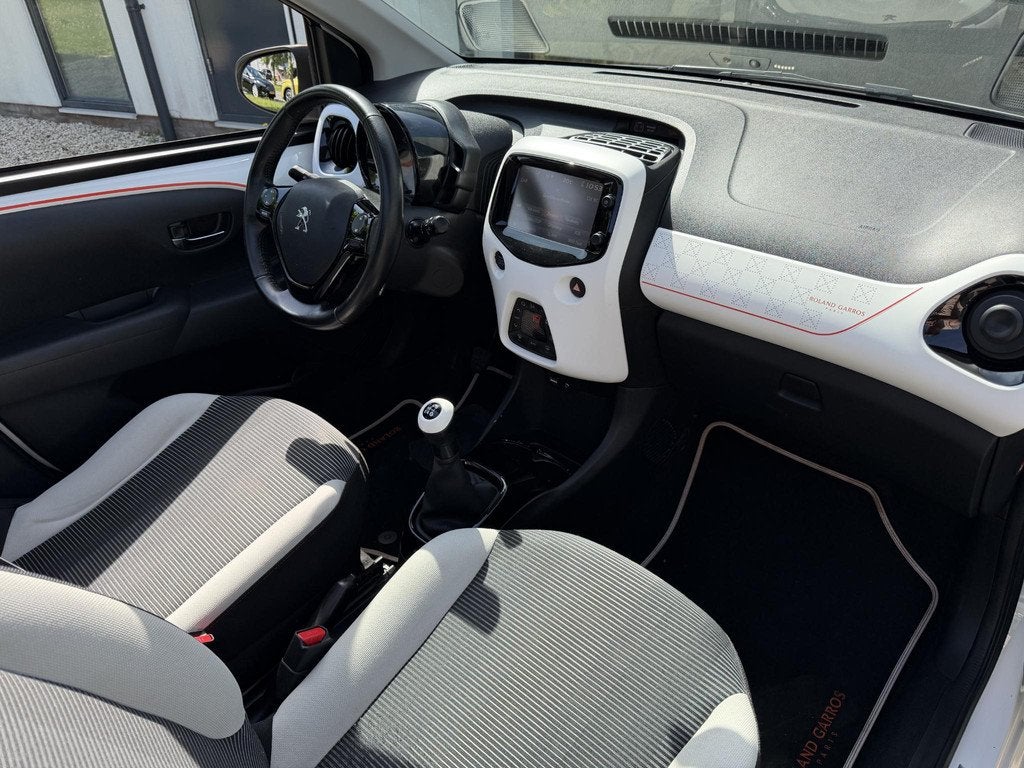 Peugeot 108 1.2 Puretech TOP! Roland Garros 82 PK | Cabrio d, Auto's, Voorwielaandrijving, Stof, Gebruikt, 1199 cc